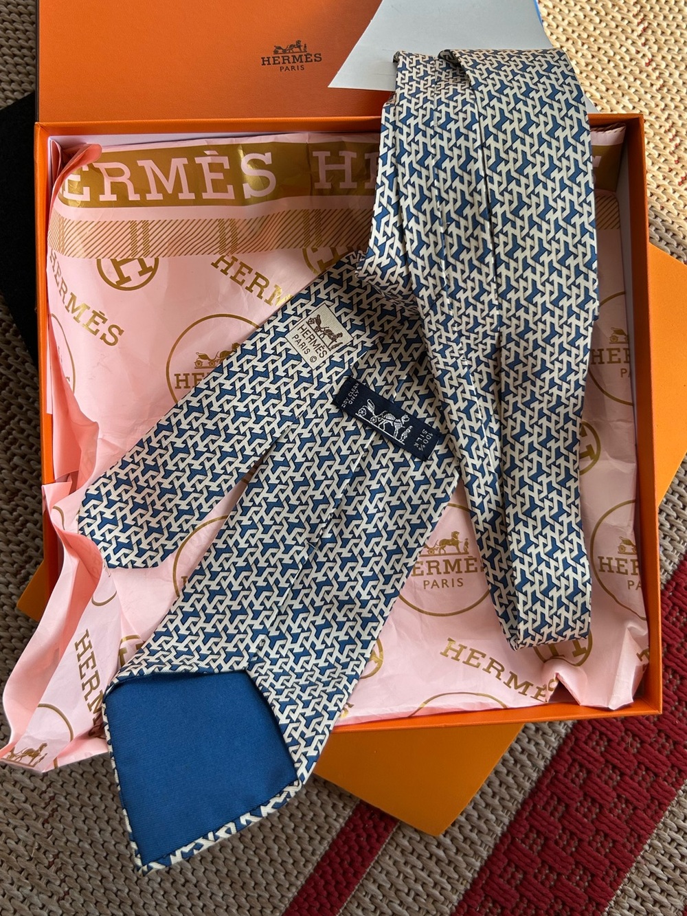 HERMES EUC 100% Silk Men’s Luxury Neck Tie - Unisex - Picture 3 of 7